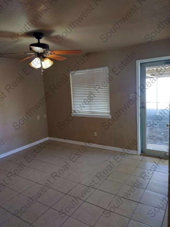 Building Photo - Nice 2 bed 1 bath apt in Portales - All Bills Paid!