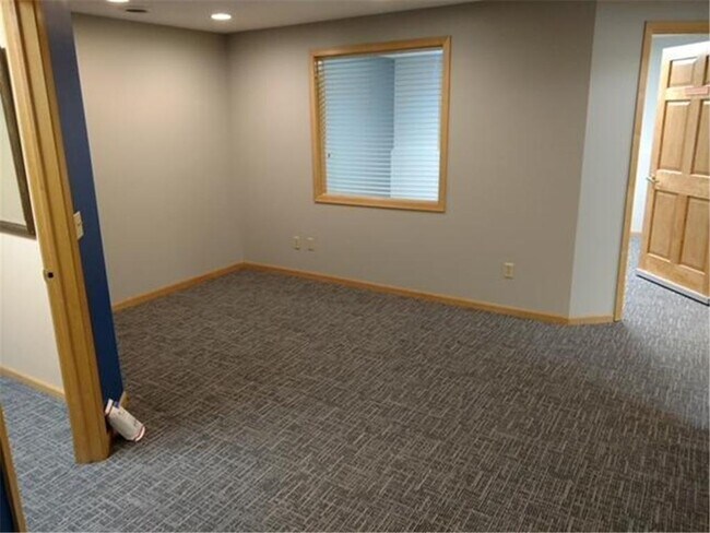 Building Photo - 7218 Forestview Ln N
