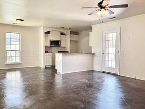 Building Photo - 4521 Pine St