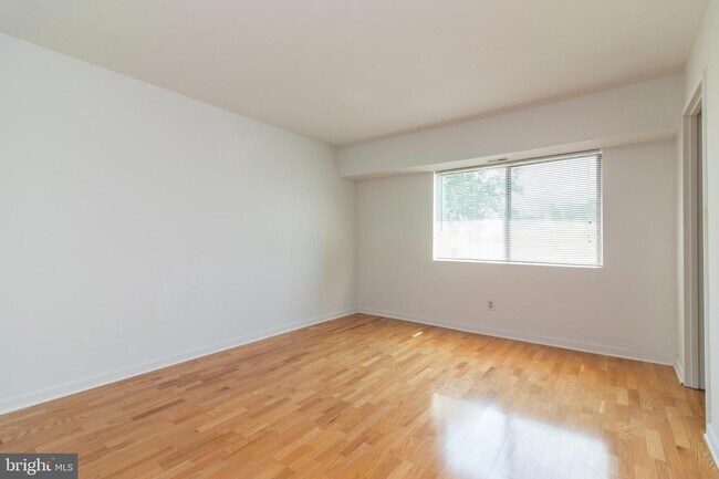 Building Photo - 1310 Meadowview Ln