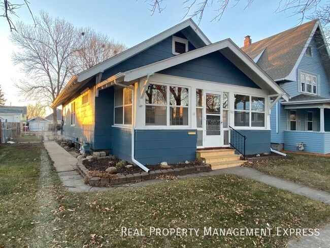 Foto del edificio - Gorgeous 4 bed 1 bath home