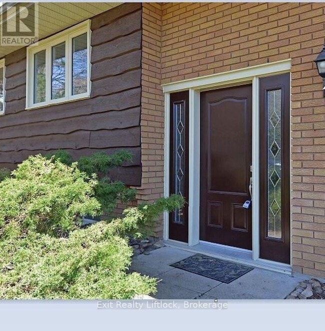 Building Photo - 4 Wallis Dr