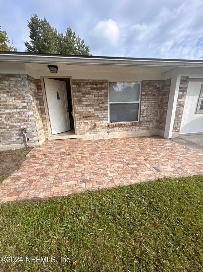 Building Photo - 10929 Weymouth Cir N