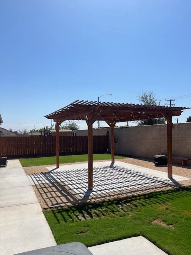 Building Photo - **Stunning Nearly New 4-Bedroom Home with ...