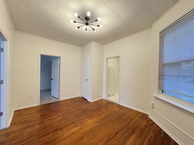 137 W 54th St #3 - 136 W 54th St