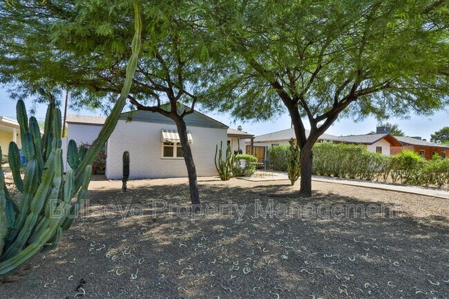 Building Photo - 326 E Whitton Ave