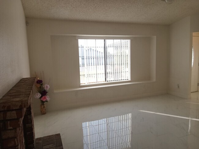 Foto del edificio - Stylish, Secure, and Pet-Friendly 3-Bedroo...