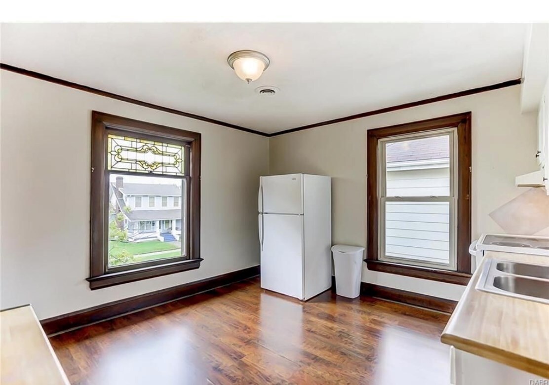 Primary Photo - 7 N Sutphin St