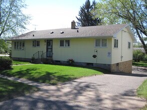 Building Photo - 2319 N Hillcrest Pky