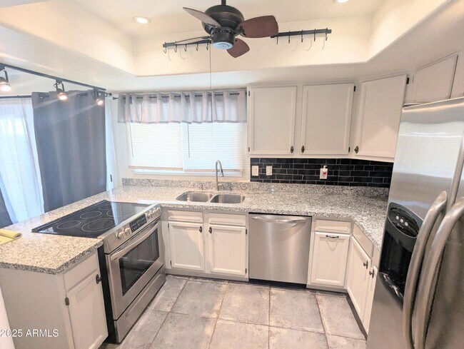 Foto del edificio - 5922 N 83rd St