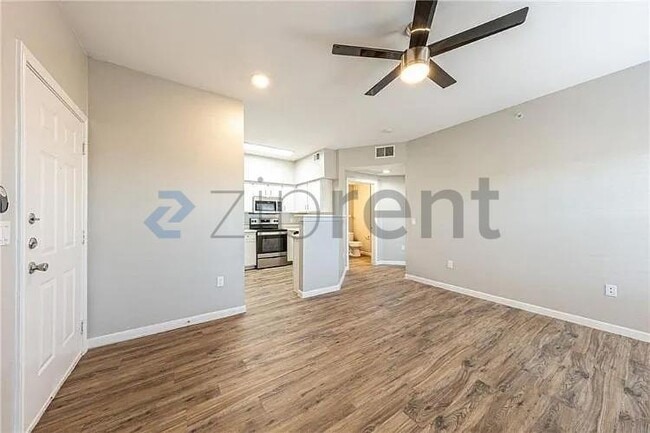 Building Photo - Unit 823