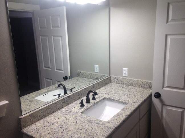 bathroom - 308 Candlewood Cir