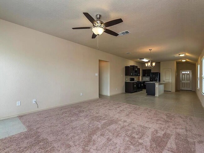 Foto del edificio - "Charming 3-Bedroom Home with 2 Full Baths in Idyllic San Marcos Location!"