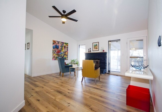 Building Photo - Beautiful Just Renovated 3 bedroom Single Level Home with Wonderful Fenced Backyard- Pet Friendly