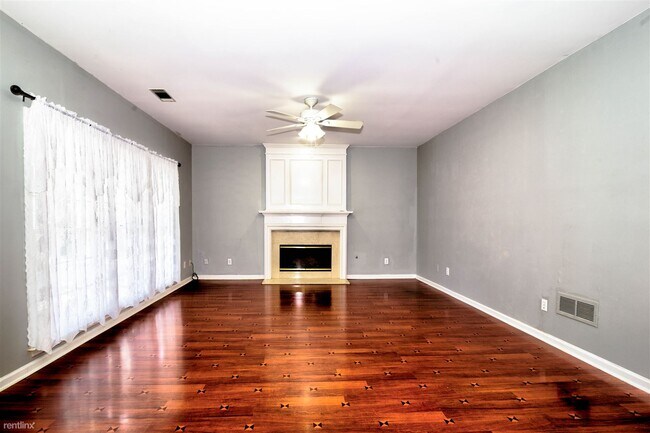 Building Photo - 4 br, 2.5 bath House - 4915 Agate Dr