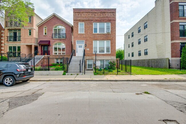 Foto del edificio - 4241 S Langley Ave
