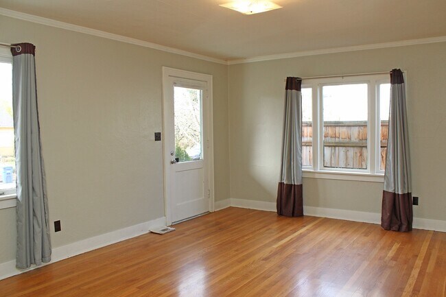 Foto del edificio - 3620-3628 NE 45th Ave