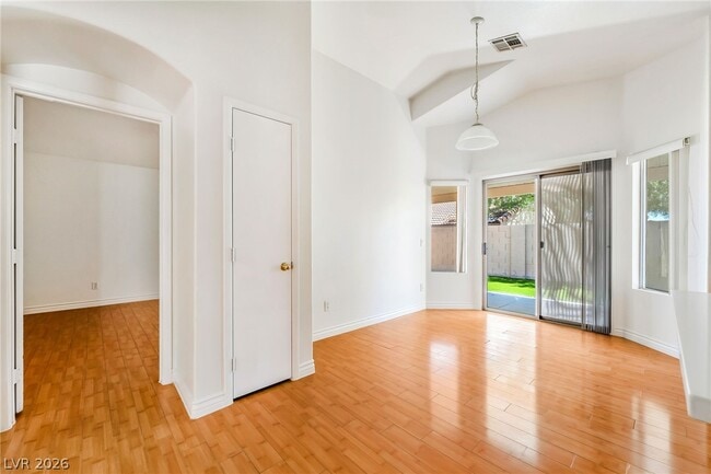 Foto del edificio - 11000 Vallerosa St