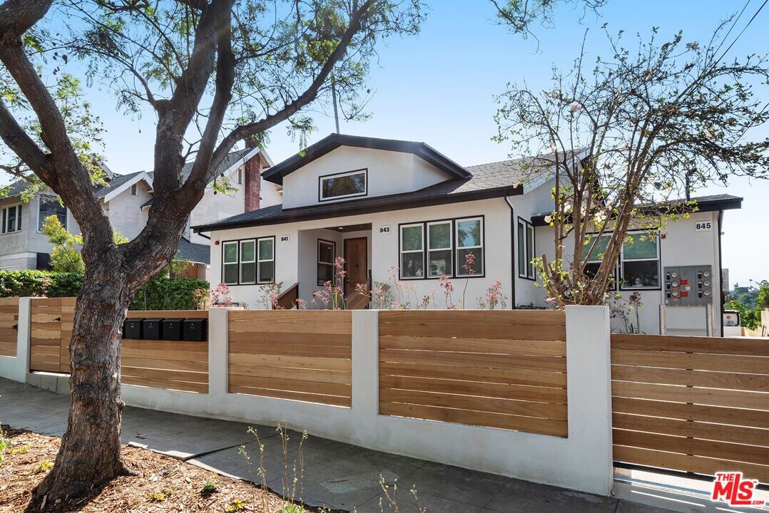 Foto principal - 841 N La Fayette Park Pl