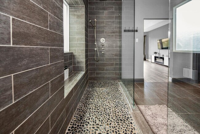 Foto del edificio - 8219 Shoregrove Dr