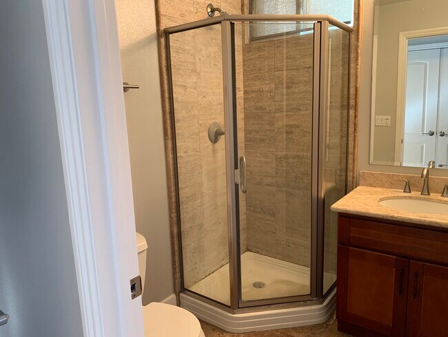 Foto del edificio - 423 Willow Glen Ct
