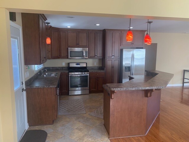 Building Photo - 1603 Stratford Ct