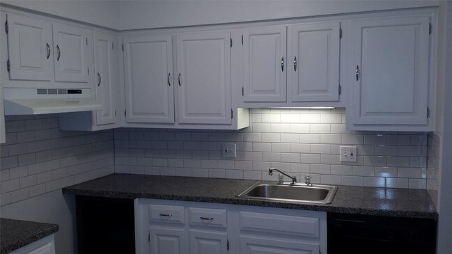 Building Photo - 1460 Slade Ave