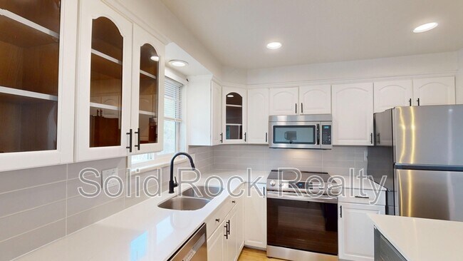 Foto del edificio - 3660 Brentwood Terrace