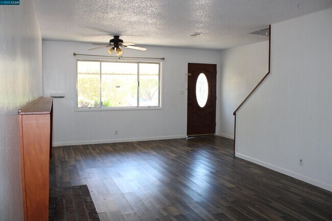 Building Photo - 5759 Nottingham Dr