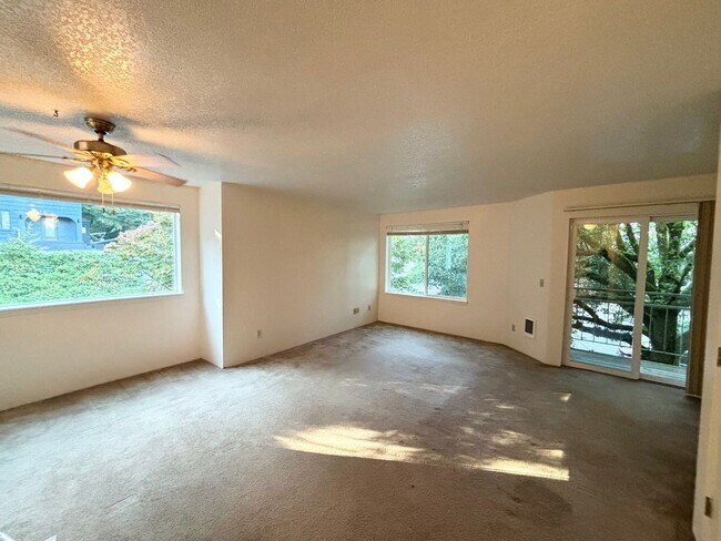 Foto del edificio - 2 Bedroom Condo, Walk to OSHU with W/S/G P...
