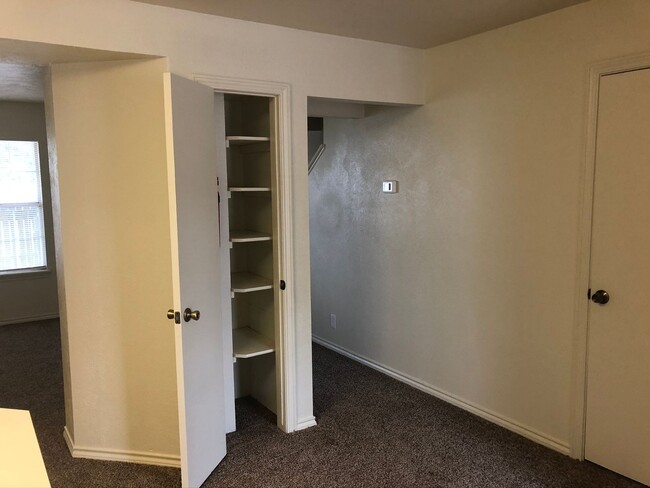 Building Photo - 2 bed/2.5 bath Townhome in Rockrimmon!