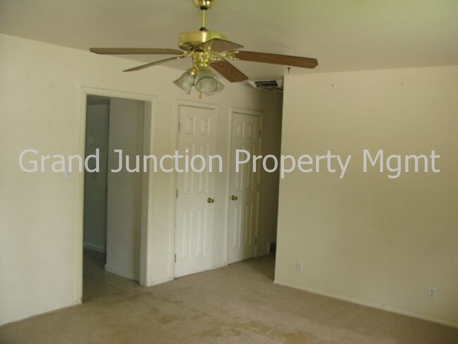 Building Photo - 2448 Mesa Ave