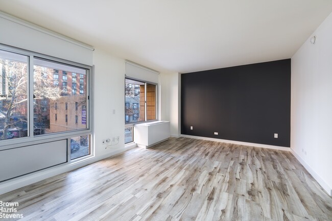 Building Photo - 110 W 90th St