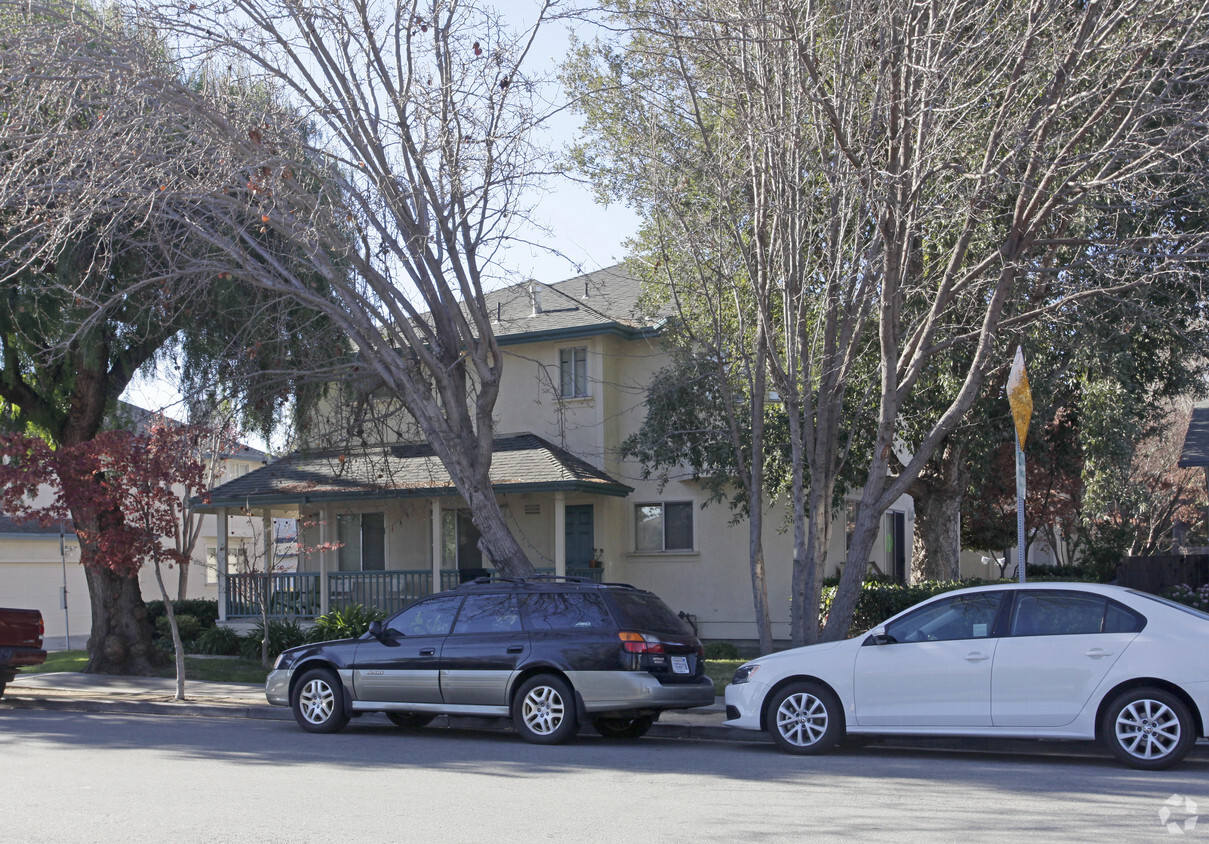 Building Photo - 801-831 Alviso St
