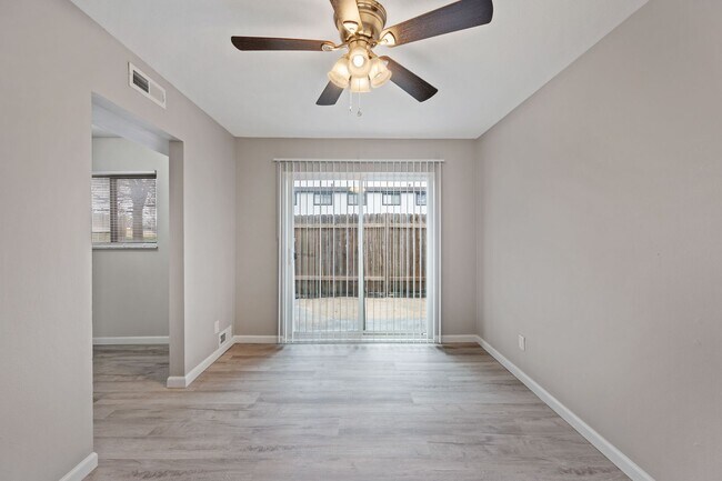 Foto del interior - Village Square Townhomes