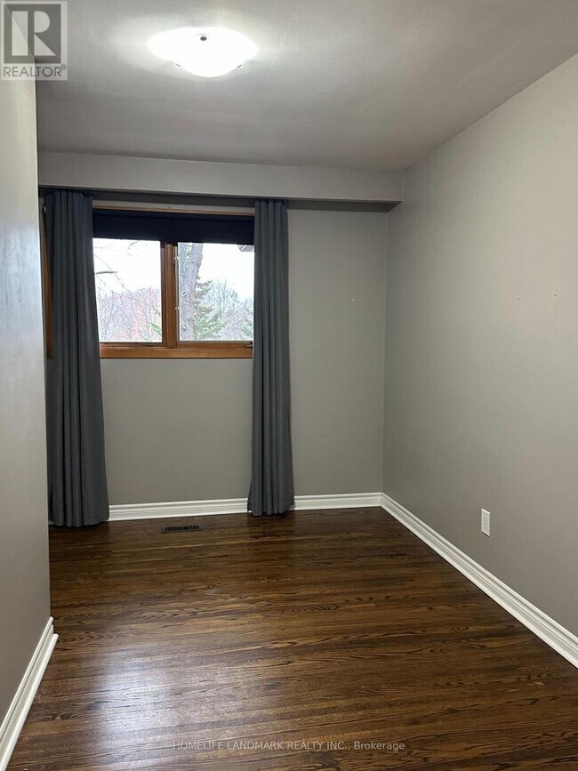 Photo du bâtiment - 28 Landfair Crescent