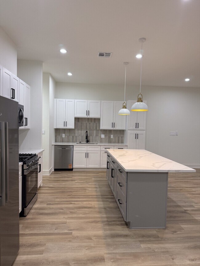 Foto del edificio - 9005 Comal St