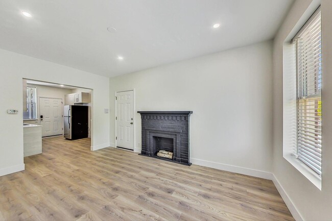 Foto del edificio - 3129 N Western Ave