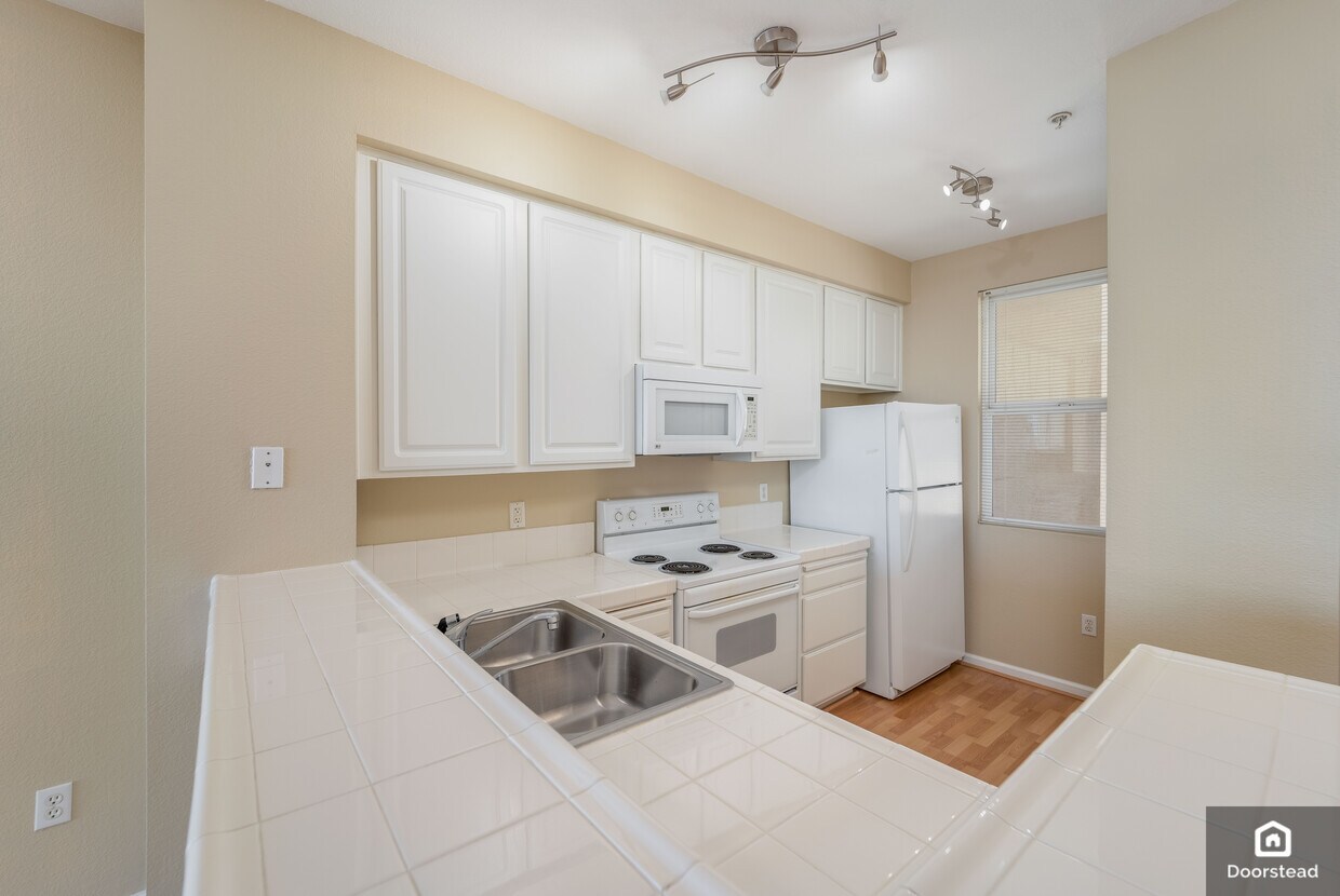Primary Photo - 1 Crescent Way