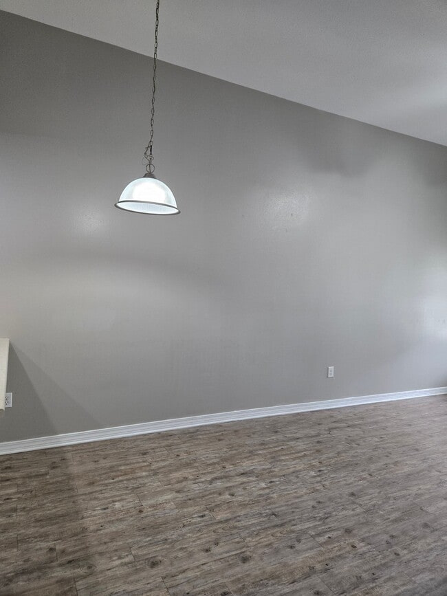 Building Photo - 15127 Deer Creek Dr