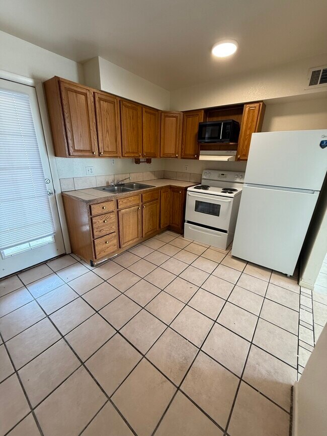 Foto del edificio - Townhome For Rent