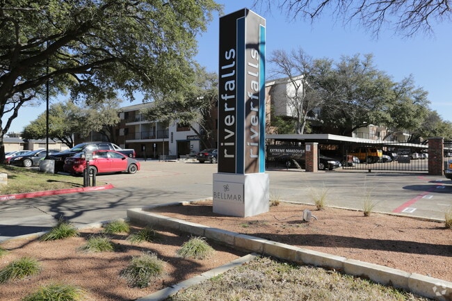 Building Photo - Waterford at Bellmar