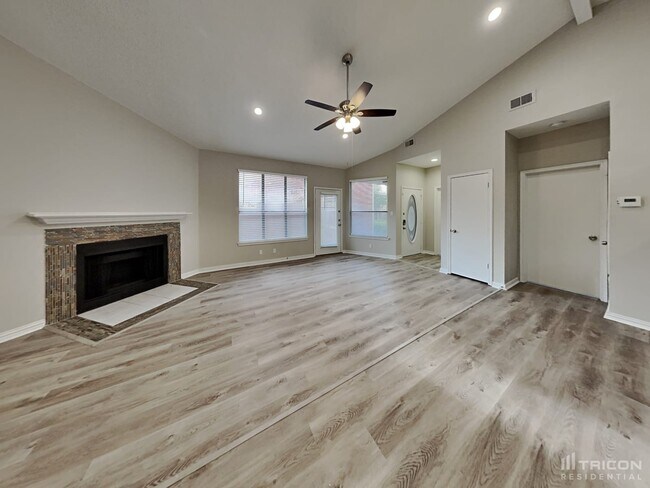 Foto del edificio - 1121 Cypress Ln
