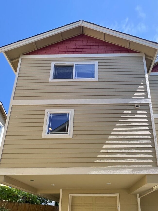 Building Photo - 2Bd/3Ba Seattle Townhouse