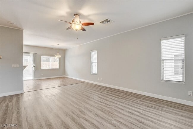 Foto del edificio - 9060 Candyland Ave