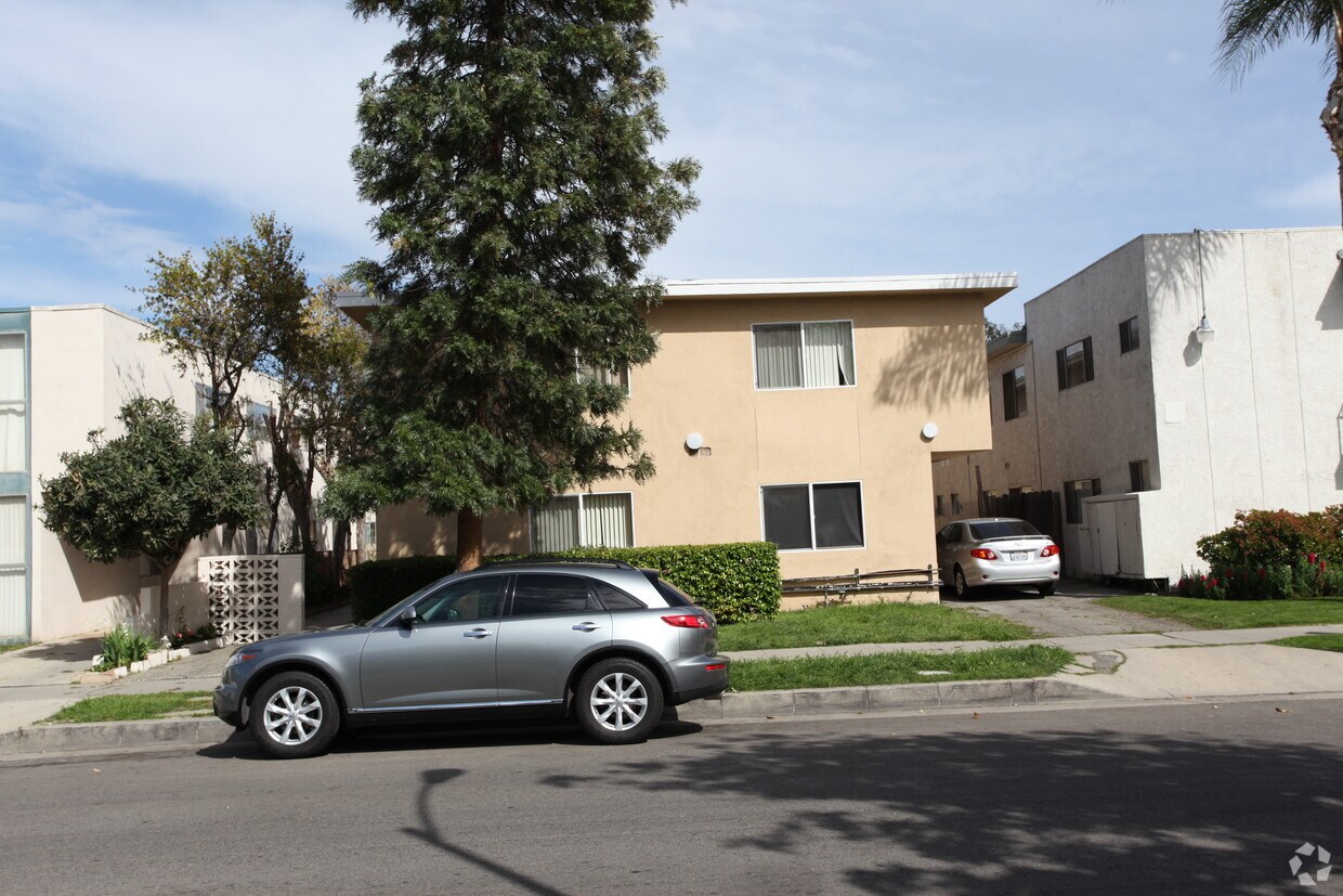 Foto del edificio - 7044 Jordan Ave