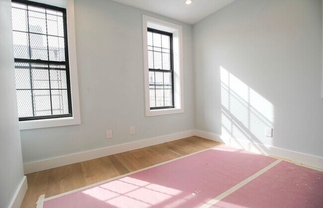 Foto del edificio - 6702 60th St