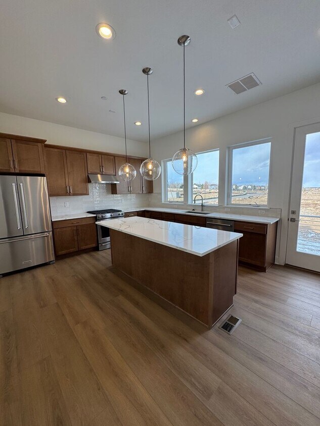 Brand-new townhome for rent in the heart of Erie Town Center - Brand-new townhome for rent in the heart of Erie Town Center