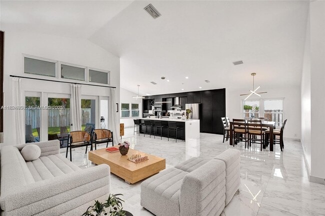 Building Photo - 204 Cameron Dr