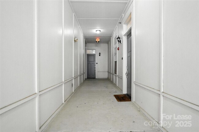 Foto del edificio - 301 E Tremont Ave